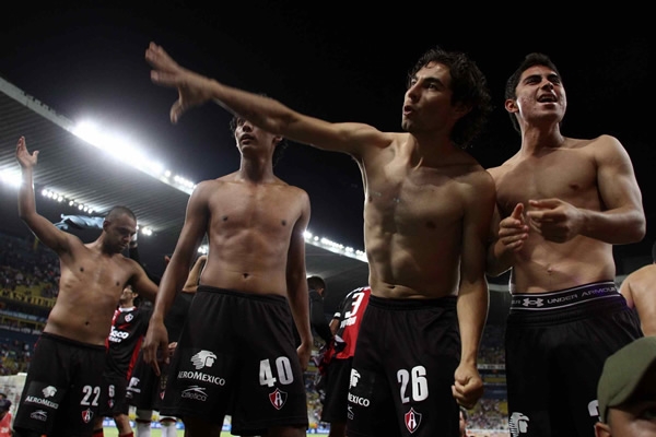 Los zorros festejan el triunfo en el Clásico