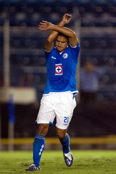 Lozano anotó tres goles