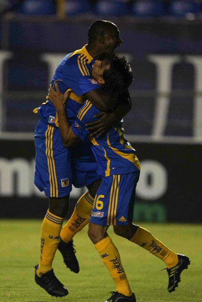 Lucas Lobos inaguró el marcador de penal