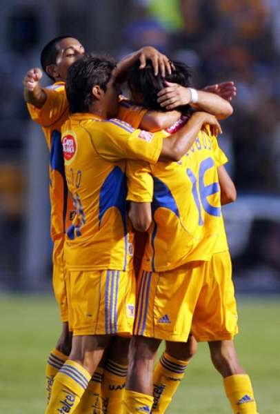 Lucas Lobos marcó de tiro libre