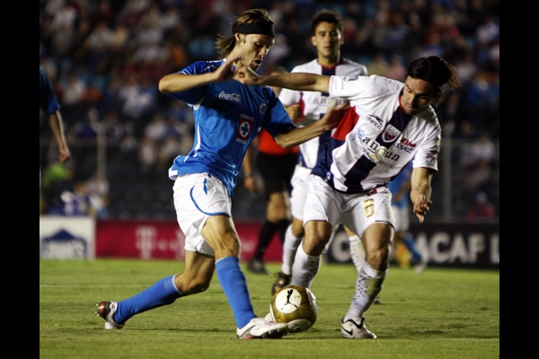 Lugo no puede ante Espinoza.