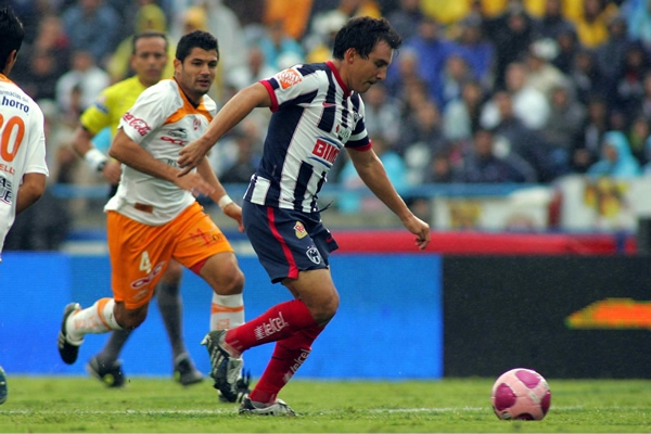 Luis Pérez adelantó a Rayados