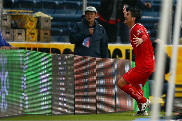 Mancilla festeja el primer tanto de los Diablos