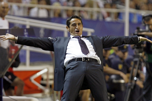 Manolo Jiménez festejó muy eufórico los goles.