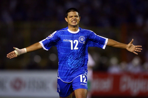Manuel Salazar festeja el gol de su escuadra
