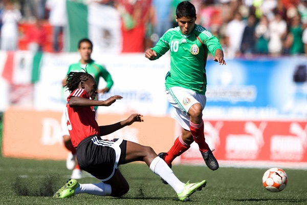 Martín Galván de la Selección Mexicana ante Trinidad y Tobago en el Premundial Sub-17.