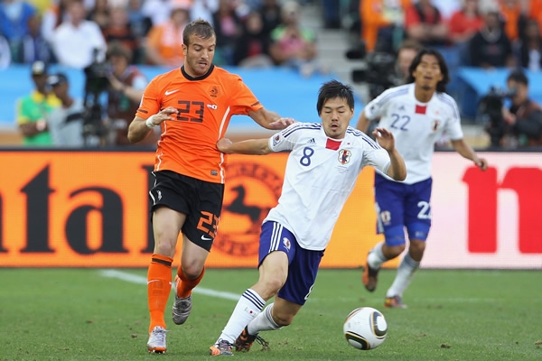Matsui se trata de llevar a Van der Vaart