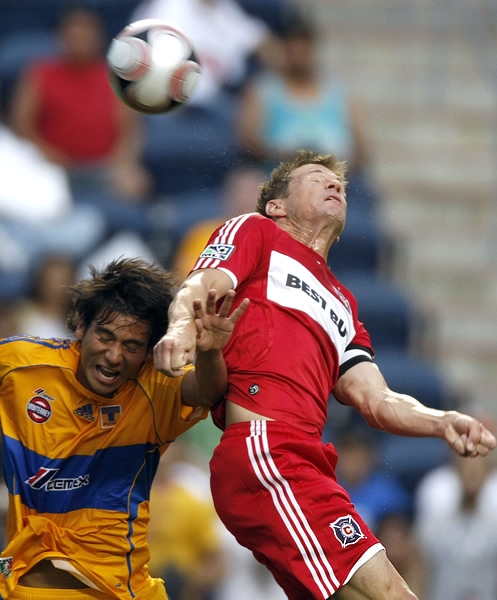 McBride lucha en las alturas.