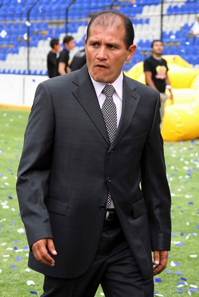 Medrano presentó a su equipo en sociedad