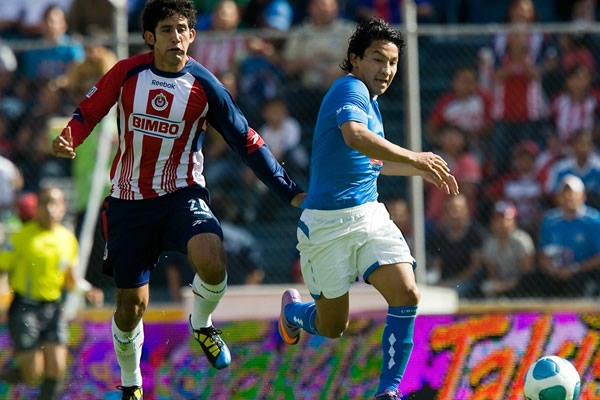 Mejía detiene a Villaluz