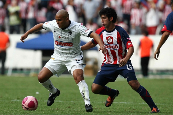 Mejía marca a Suazo