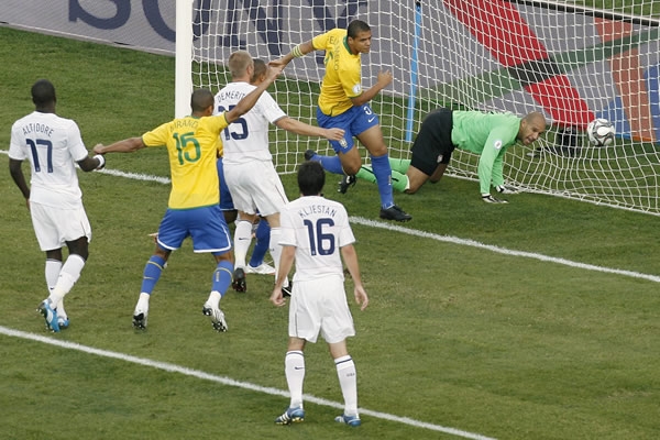 Melo llegó de sopresa para el primer gol.