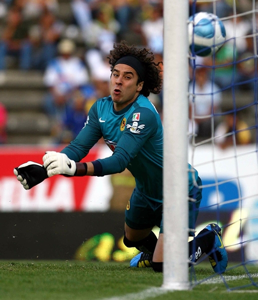 Memo Ochoa cometió un garrafal error para el segundo del Puebla.