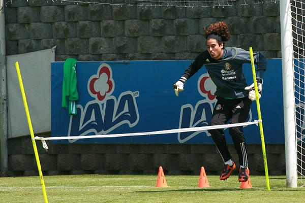 Memo Ochoa un referente en la portería Tricolor