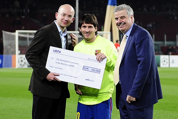 Messi fue premiado por estar en el equipo ideal de la UEFA