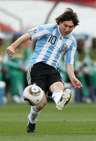 Messi lo intentó, pero no pudo marcar en la primera parte