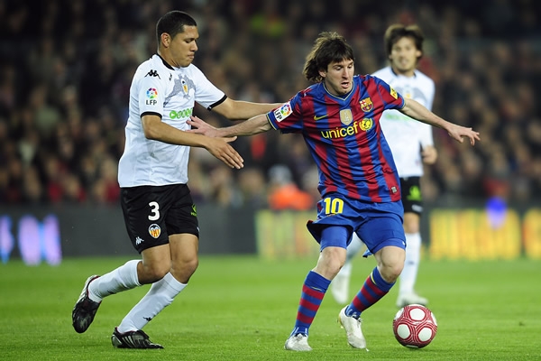 Messi peleó durante todo el encuentro.