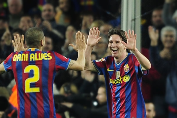 Messi y Dani Alves festejaron el triunfo.