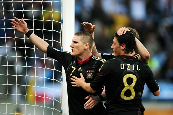 Mesut Özil y Bastian Schweinsteiger