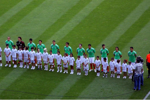 México, escuchando el Himno