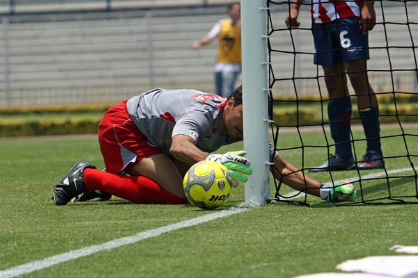 Michel no pudo hacer nada en el gol.