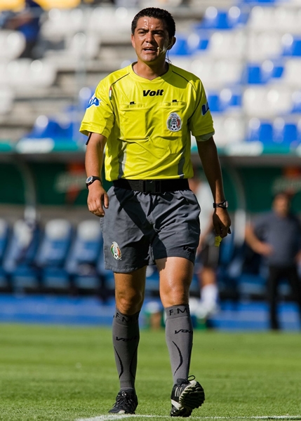 Miguel Ángel Ayala Ramírez usó el spray para los tiros libres