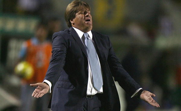 Miguel Herrera estuvo activo todo el partido.