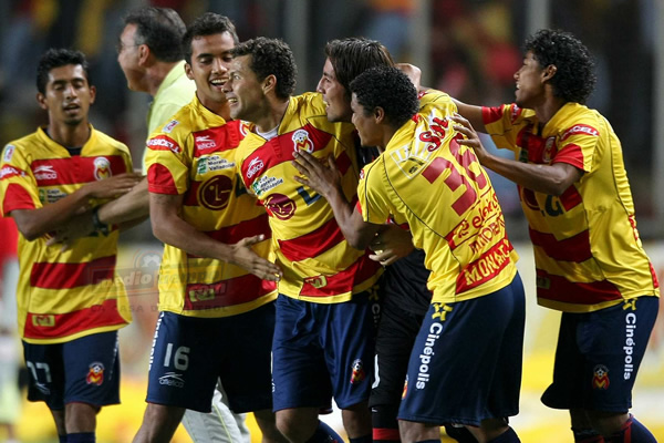 Miguel Sabah fue el autor de los dos goles del Morelia.