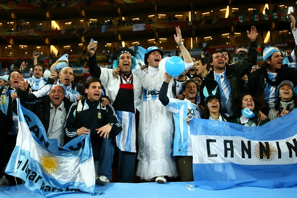 Miles de argentinos tomaron el Soccer City.