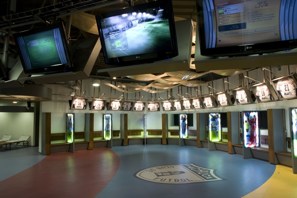 Modernas pantallas acompañan en todas partes.