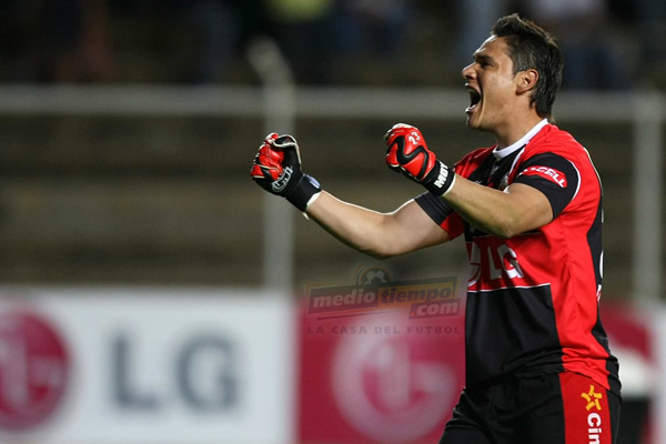 Moisés Muñoz celebra una de las anotaciones de Sabah.