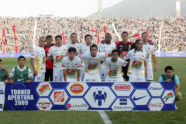 Monarcas posa para las cámaras