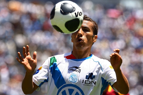 Mora la bajó de pechito.