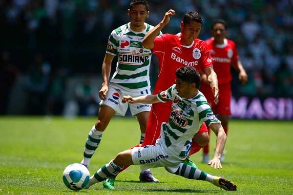 Morales barre perfecto y evita una de peligro del Diablo.