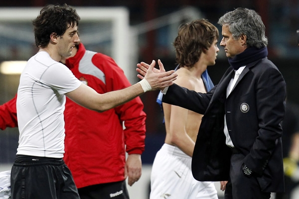 Mourinho felicitó a su goleador Milito.
