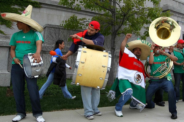 Mucha alegría en las afueras del estadio