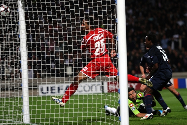 Nada hicieron los de la Fiore en el gol de Kim Kallstrom.