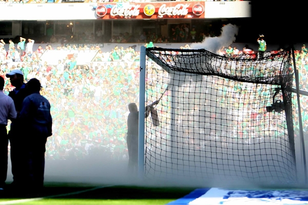 Nadie se imaginó que habría abejas en el Azteca