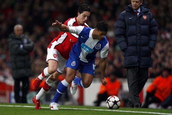 Nasri arrolla a Jorge Fucile.