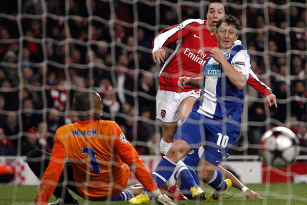 Nasri marcó el tercero del Arsenal.