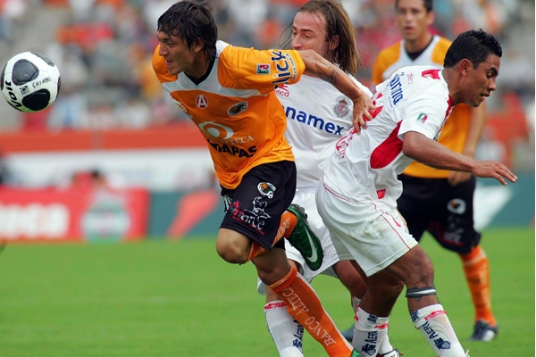 Nery Cardozo trata de crear peligro