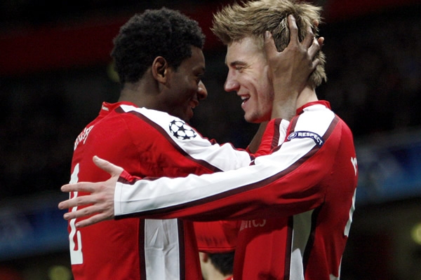 Nicklas Bendtner anotó el 2-0 a favor de los Gunners.