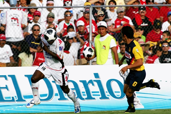 Nkong se lleva al Jagger Martínez