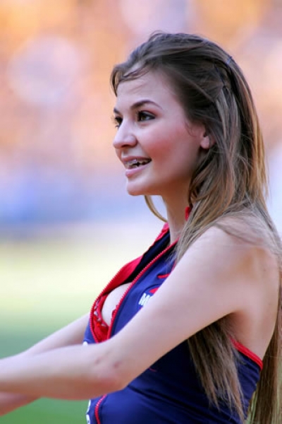 No podía faltar las mujeres en el partido