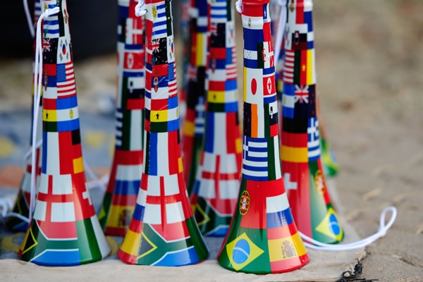 No podían faltar las vuvuzelas
