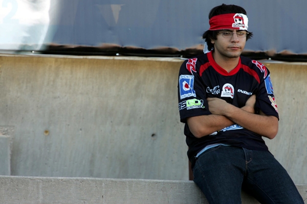 No se ven muy convencidos los locales.