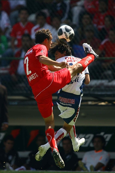 Novaretti en la lucha por los aires.