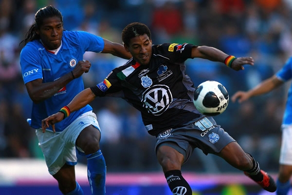 Olivera marcó los 2 tantos del Puebla