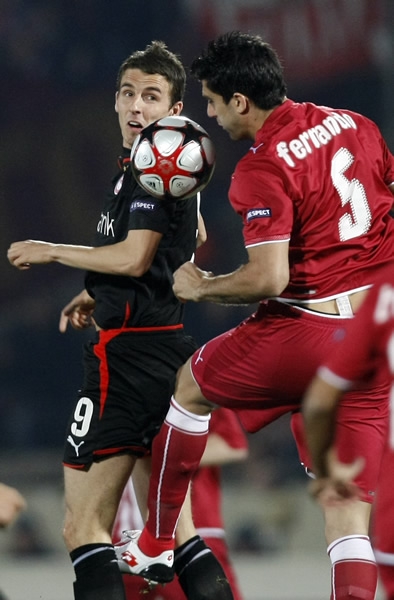 Olympiakos luchó por detener los avances