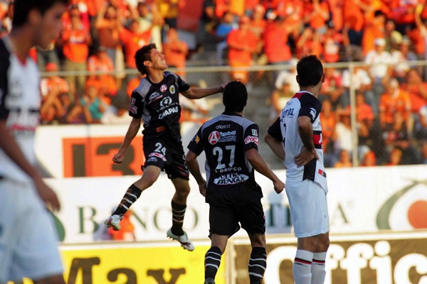 Oribe volvió a marcar por Jaguares